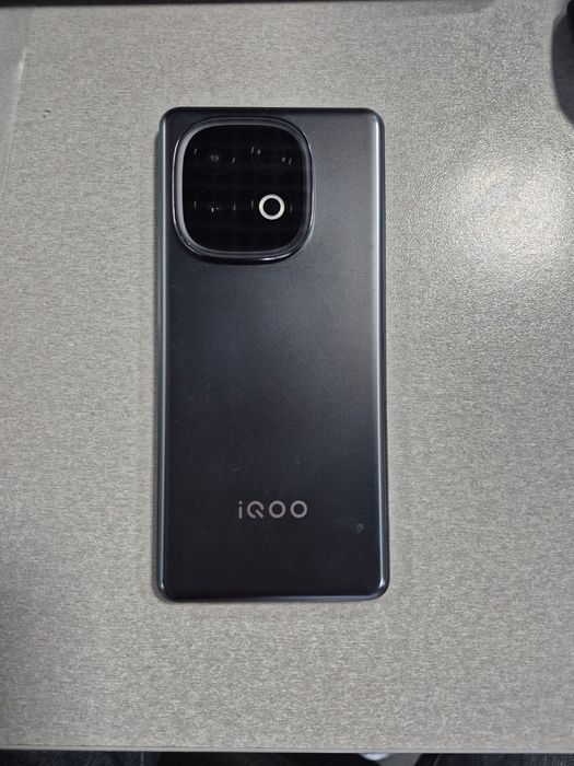 Продам смартфон iqoo