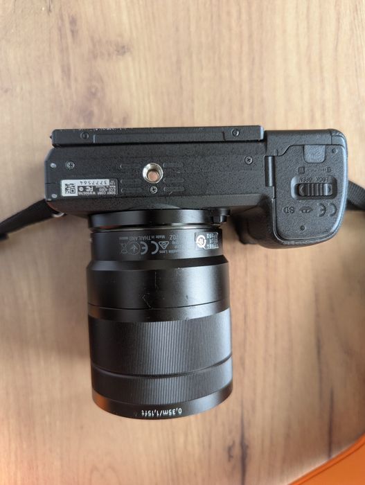 Продавам фотоапарат Sony A6300 с обектив Sony Carl-Zeiss 16-70mm f/4 OSS