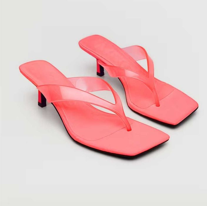 Нови чехли в розов цвят на Mango