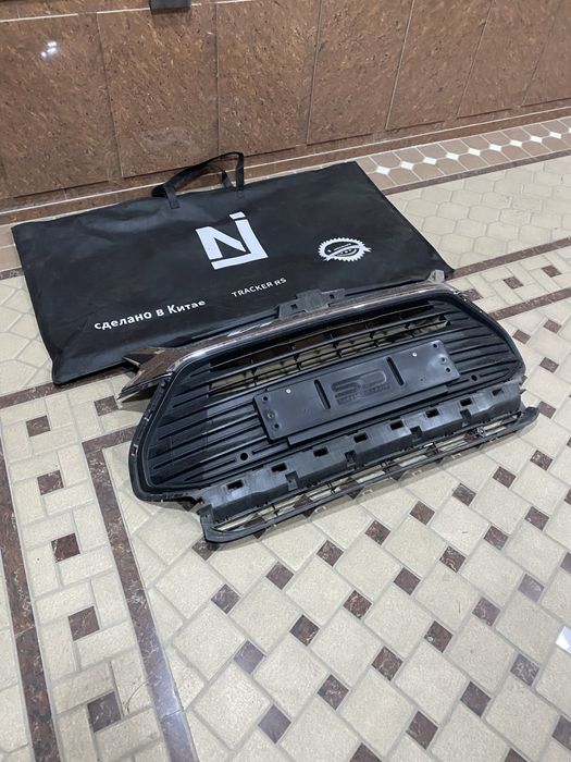 Tracker Premier oblisovka