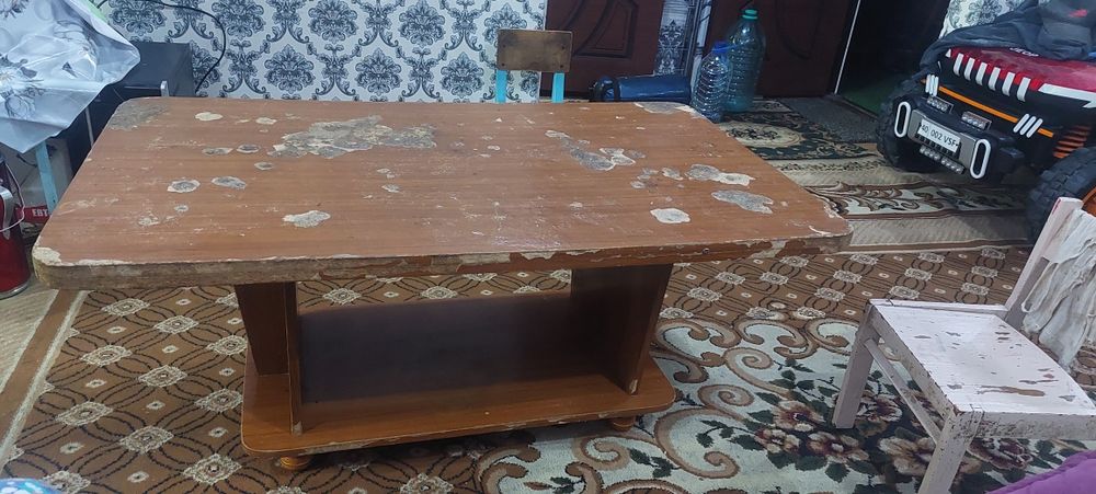 Стол сотилади холади яхши