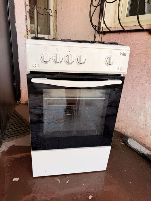 Продаю газовую плиту Beko