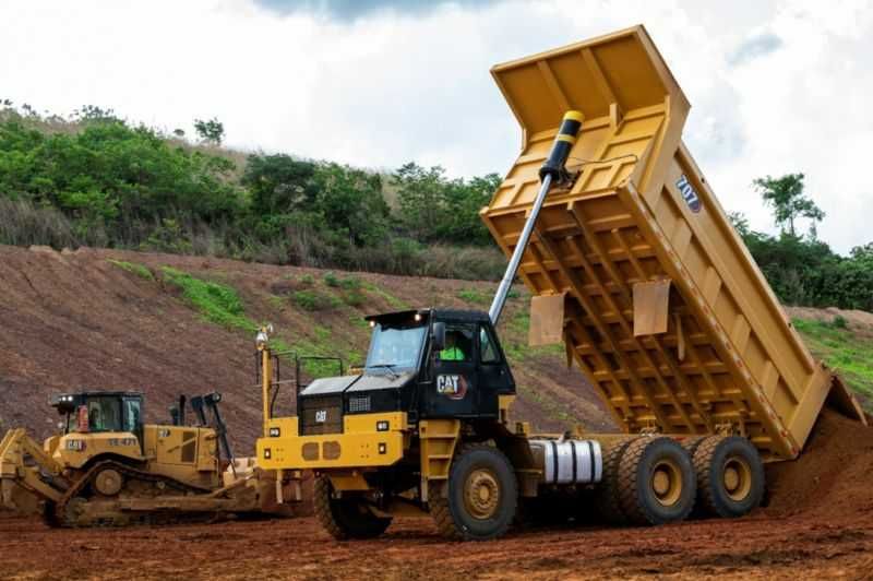 Карьерный самосвал CAT [707] (70т)
