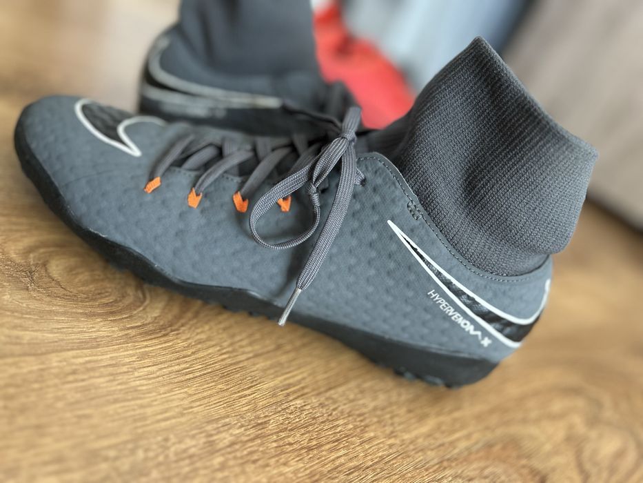 NIKE hyoervenom .