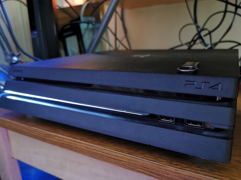 Ps4 Pro Sony impecabil modat 9.0   plin de jocuri