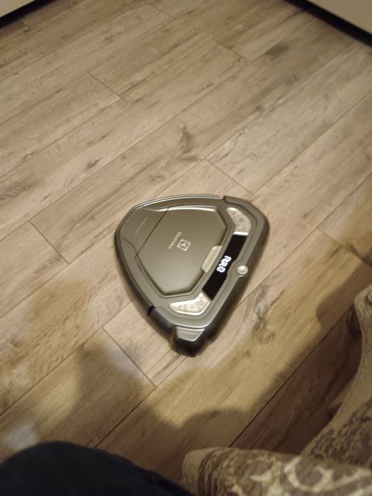 Vand aspirator robot automat