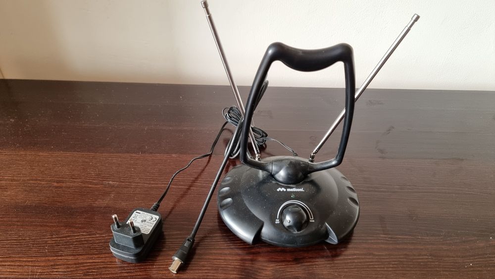 Приемник и антена  с усилвател за ефирна телевизия