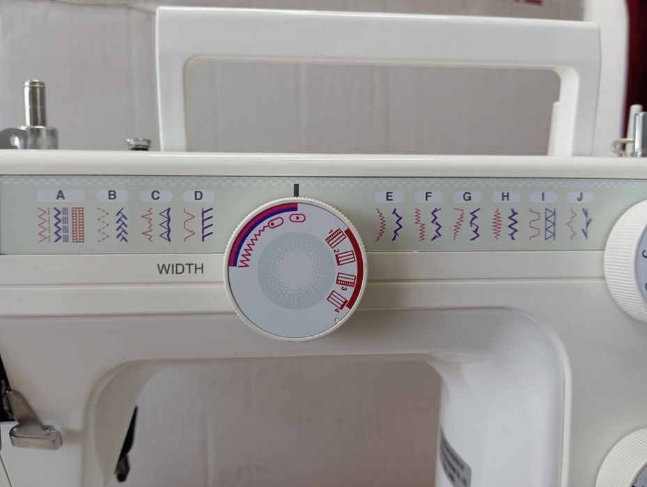 Продам швейную машинку JANOME.