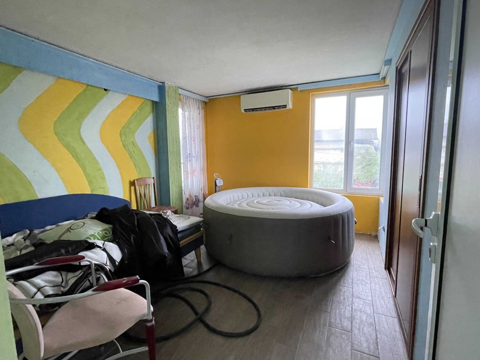 Монолитна къща с гараж