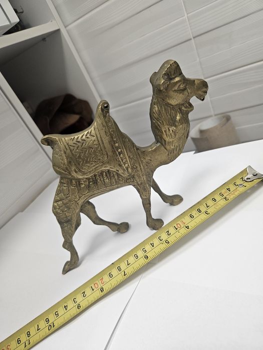 Camila de bronz orientala