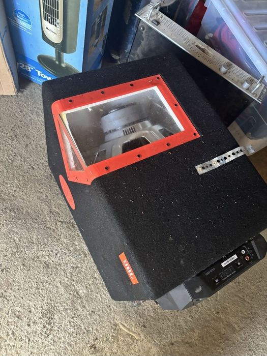Vand subwoofer cu amplificator perfect funcțional