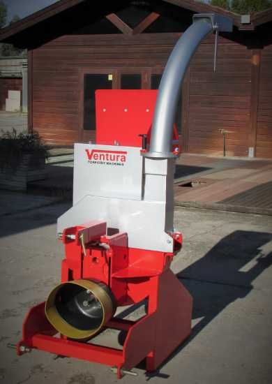 Tocator de crengi si resturi vegetale dupa tractor - Ventura