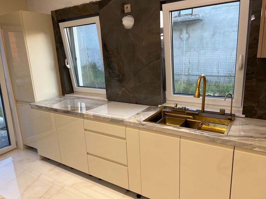 Renovări Case și Apartamente | Interior și Exterior