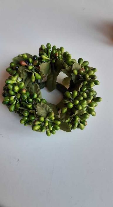 Красиви свещи и венчета за тях