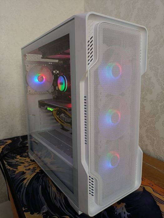 Игровой ПК нового поколения DDR5 в белом корпусе, мощная сборка