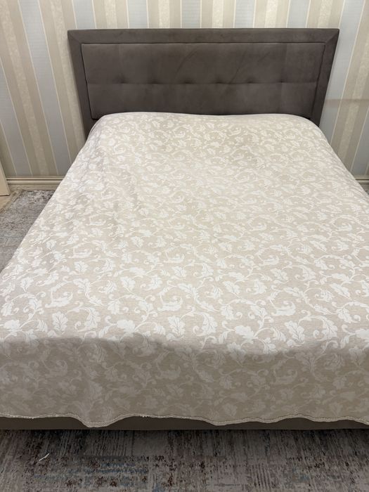 Двуспальная кровать 180*200