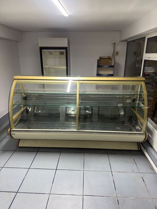 Vitrina preparate 220 v