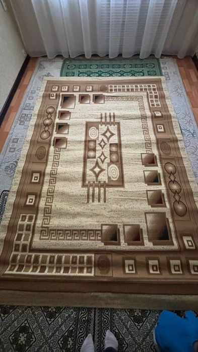 Продаётся ковер новый