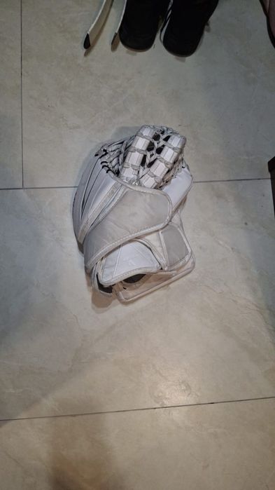 Продам перчатки хоккейного вратаря