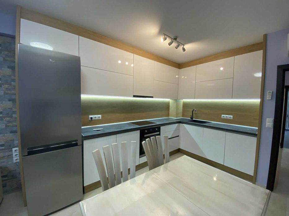 Дава се под наем Тристаен апартамент в Варна, Лятно кино Тракия - 100 кв.м за 598.23 € - Снимка #1