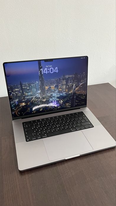 Продам MacBook Pro 16.2 серебристый 2021