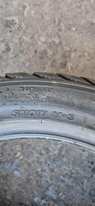 2 anvelope iarna noi Kumho 245/40/17.Pretul este pe bucata