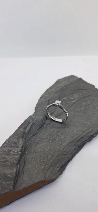 Кольцо с бриллиантом