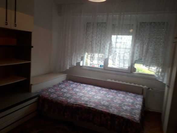 Дава се под наем Двустаен апартамент в Бургас, Славейков - 80 кв.м за 96.9 € - Снимка #1