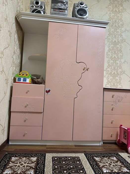 Detskiy shkaf,krovati,partasi,tumbochkalri komplekt