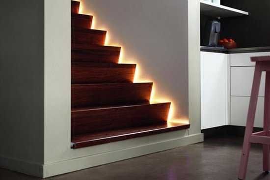 НОВА LED лента Philips 5м RGB 24W 1500lm с дистанционно и режими