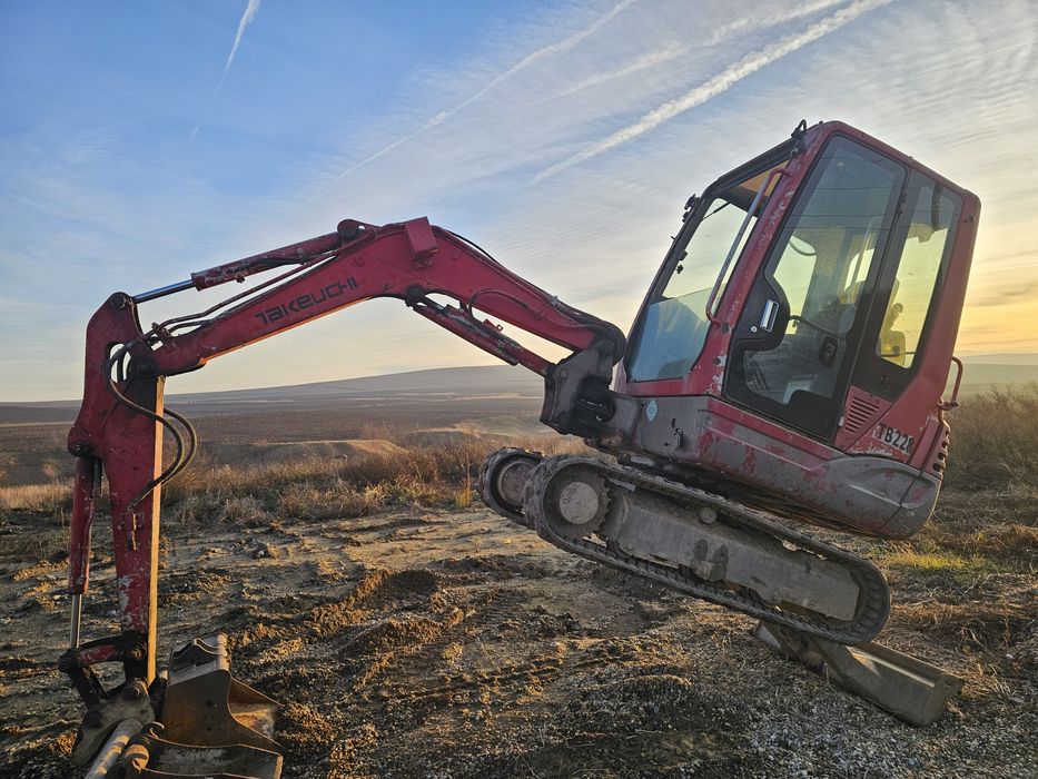 Vând Miniexcavator takeuchi tb 228 2800kg