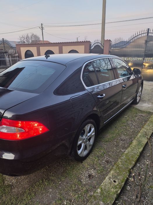 Skoda superb  2.0d 2011
