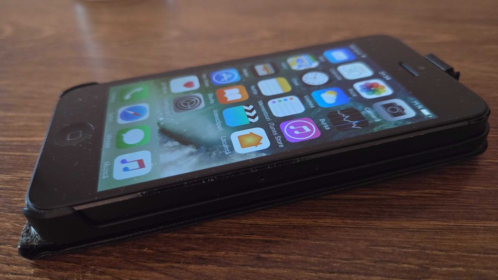 Vand telefon IPhone 5