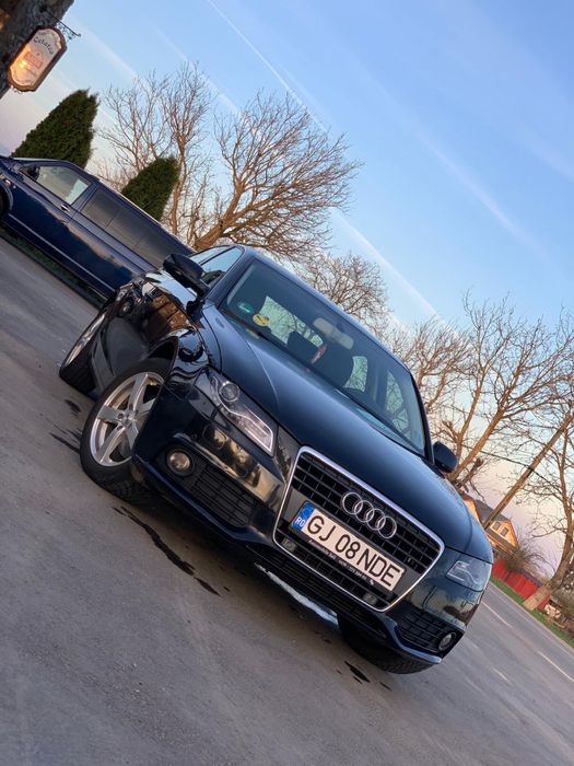 Audi a 4 B 8 TFSI 180 CP berlina , culoare negru .
