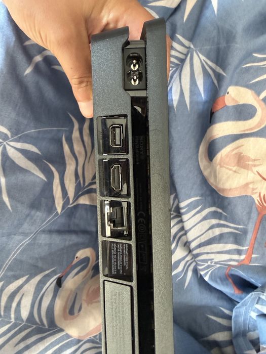 PS4 Slim 1 tb Като нов