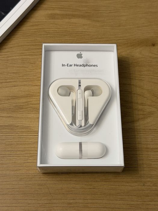 Редки колеционерски Apple in-ear headphones ME186ZM/B запечатани