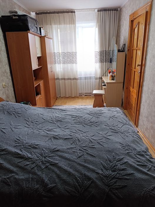 Продам двух комнатную квартиру .