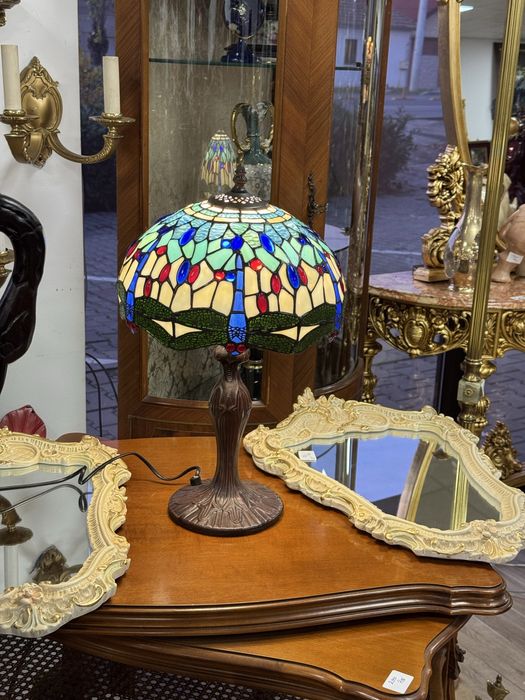 Lampa deosebita stil tiffany cu picior din metal