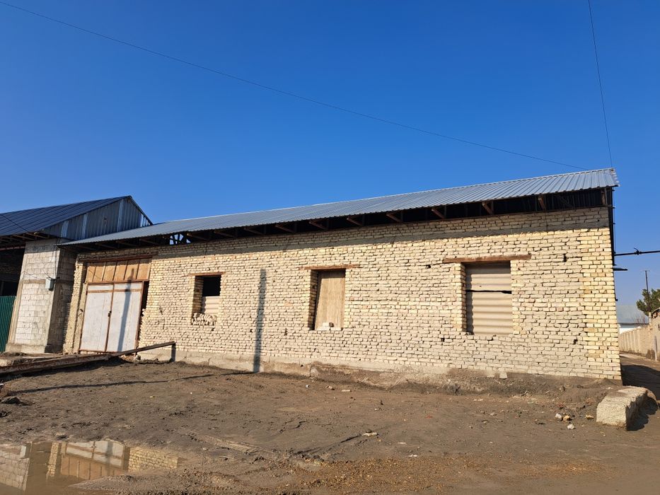 Продаётся  недастроеное  участок,