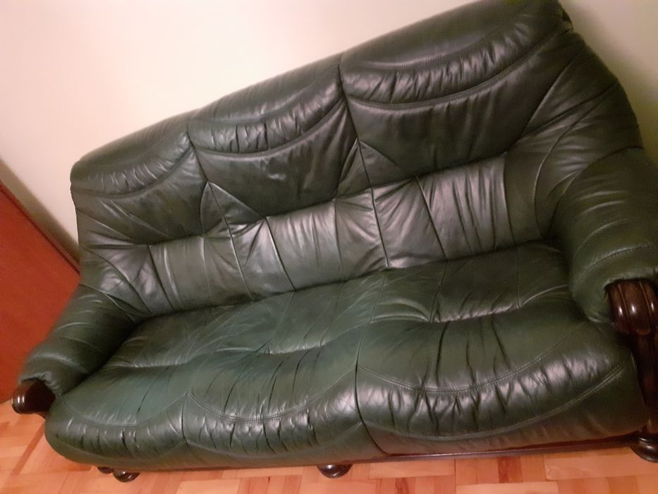 Vând canapea (2m/1m)  nu este extensibila și 2 fotolii (80/95cm )