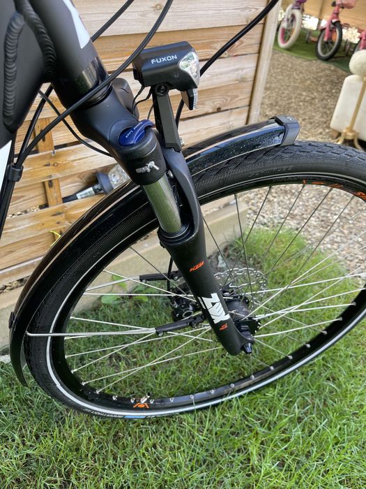 Bicicleta KTM Avenza Trekking