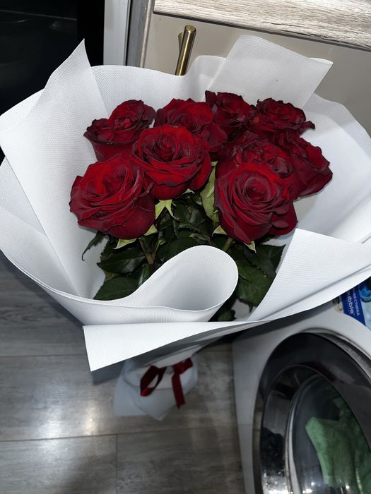 Метровые розы красные