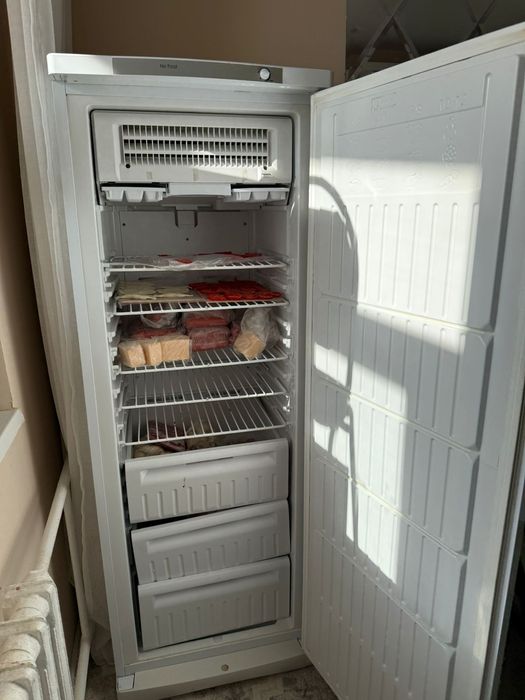 Продаётся морозильник indesit