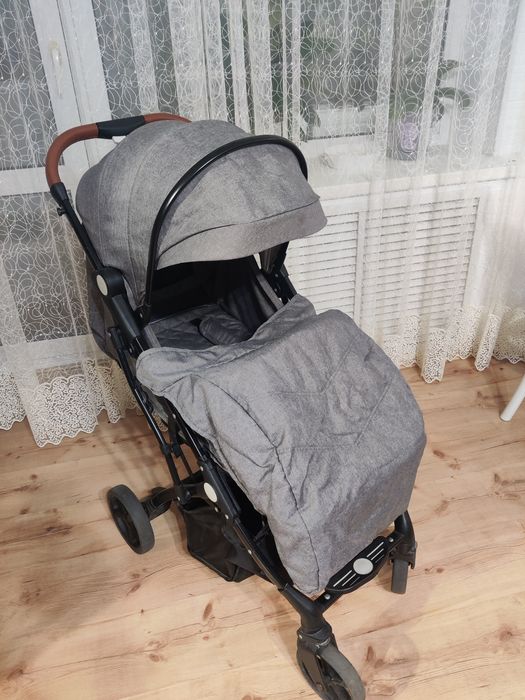 Детская складная коляска