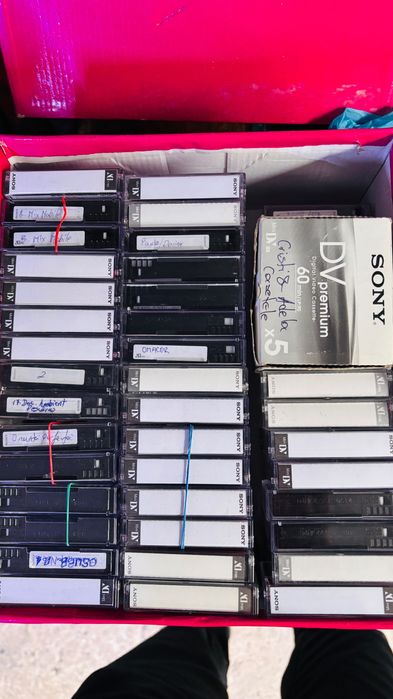 Vand casete video mini DV inregistrate o singura data