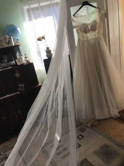 Vând rochie de mireasa A-line+voal+crinolina