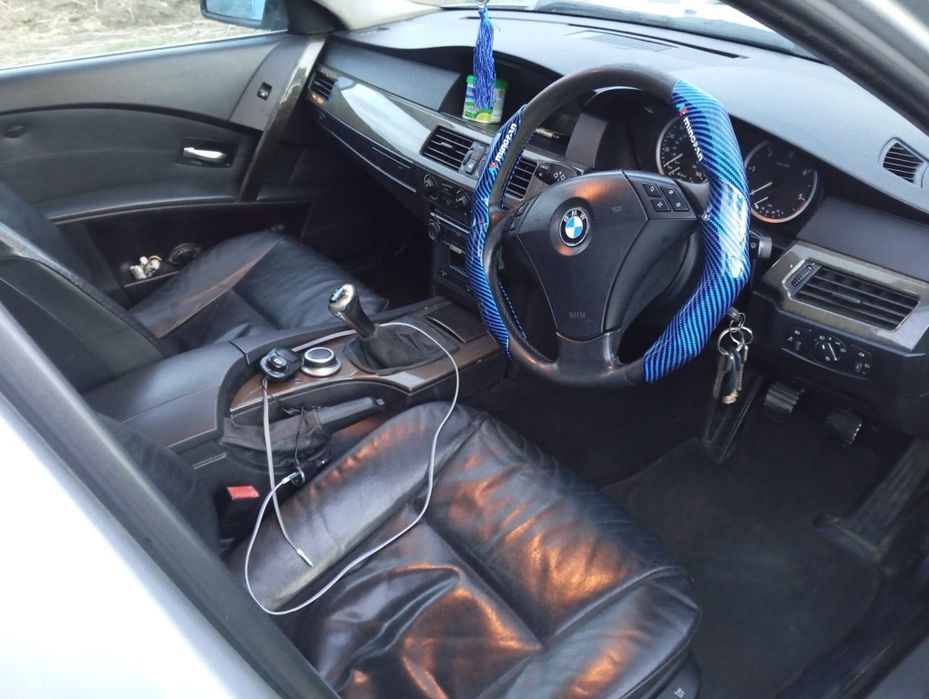 Vând BMW 525 e60