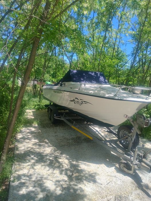 Barca cu motor inboard Diesel