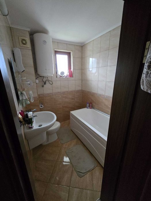 Къща под наем 3 спални 2 бани с планинска гледка, 2 паркоместа, на 13км до Слънчев Бряг (с. Гюльовца). Затворен и охраняем квартал.