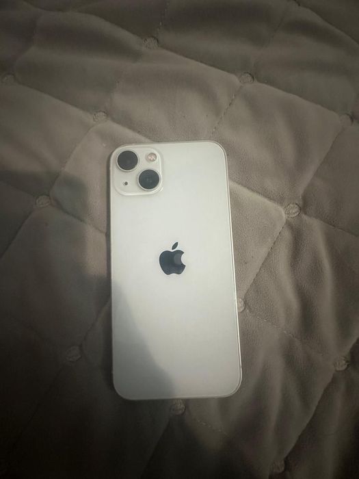 Iphone 13 белый.